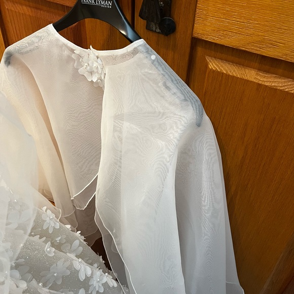 Gorgeous custom bridal gown. See details in photos. - Picture 5 of 10